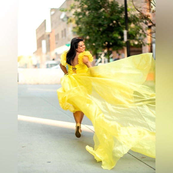 YELLOW CHIFFON TWO PIECE FLORAL 3D FLOWER LONG TRAIN FLOWY PHOTOSHOOT DRESS - Picture 2 of 7